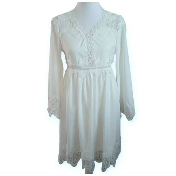 WHITE BOHO-INSPIRED DRESS W/LACE TRIM SZ.S NWOT. - Picture 2 of 9